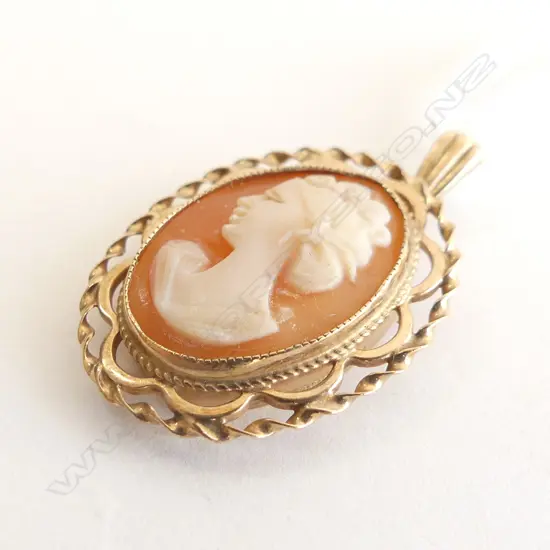 9CT GOLD CAMEO PENDANT 2.8 GRAMS