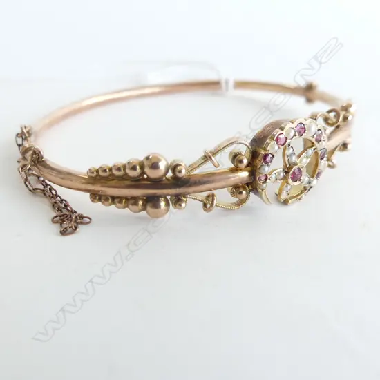 9CT GOLD, RUBY & SEED PEARL CLIP BANGLE 6.2GMS