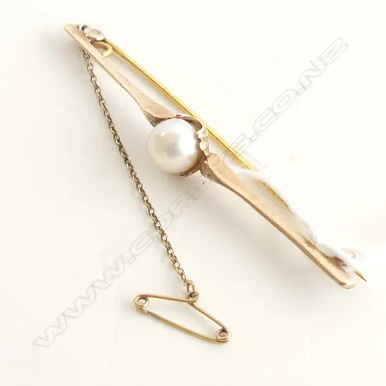 9CT GOLD BAR BROOCH WITH PEARL 4.4GMS 