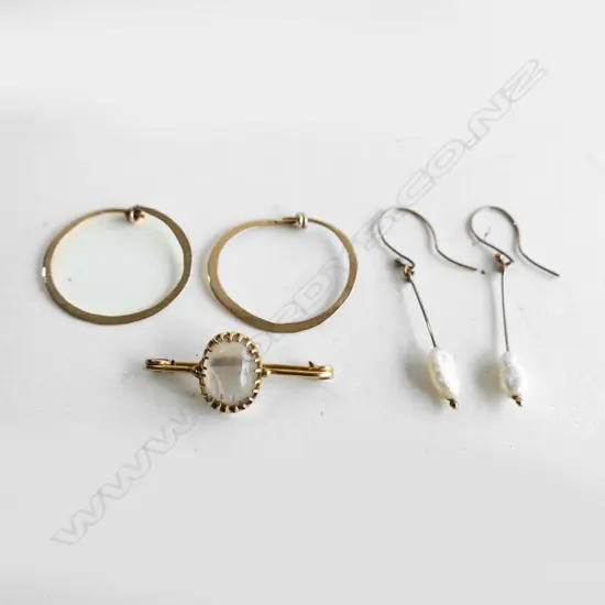 9CT GOLD; HOOP EARRINGS, PEARL DROP EARRINGS & MOONSTONE BAR BROOCH 4.23GMS