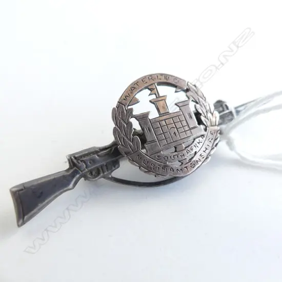 9ct & STG SWEETHEARTS BROOCH; WATERLOO SOUTH AFRICA NORTHAMPTONSHIRE L.55mm