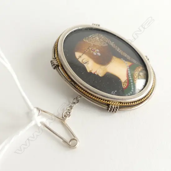 VINATGE SILVER FRAMED HAND PAINTED PORTRAIT  PENDANT BROOCH