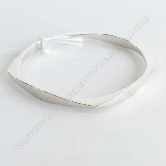 SQUARE CUT STG SILVER BANGLE 18.6GMS