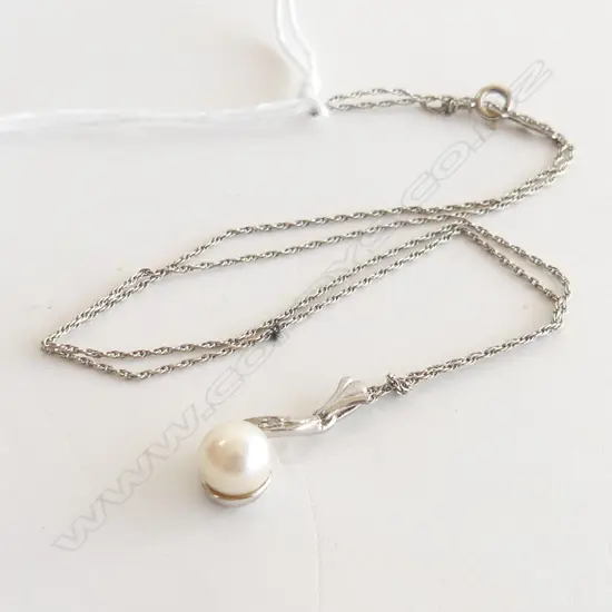 14CT WHITE GOLD PEARL & DIAMOND PENDANT NECKLACE 2.4 GRAMS