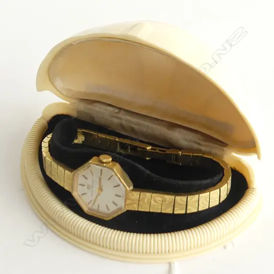 LADIES GERARD PERREGAUX MANUAL WIND WRISTWATCH . GOLDPLATED OCTAGONAL SHAPE IN BAKELITE CASE. APPARENTLY WORKING .