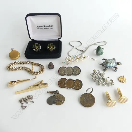 BAG ASST JEWELLERY & MEDALS INCL COIN BROOCHES 