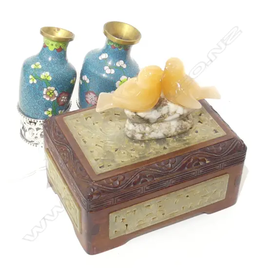 6 PCES; PR CLOISONNE VASES H.85mm, STONE BIRDS, PR STG NAPKIN RINGS, WOODEN BOX w. CARVED JADEITE PANELS W.135mm