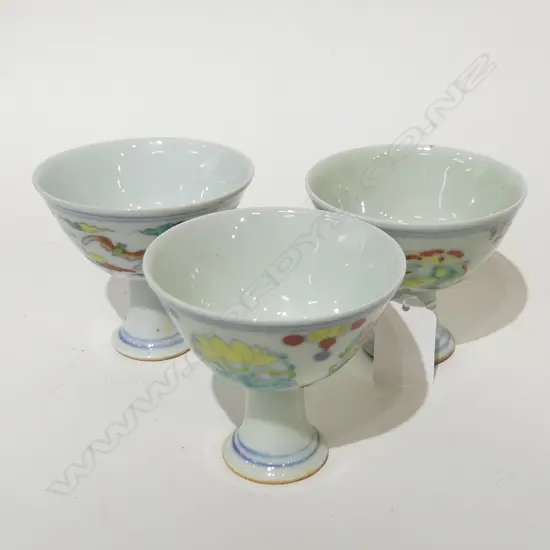 3 CHINESE MING STYLE PORCELAIN WINE CUPS H.175mm
