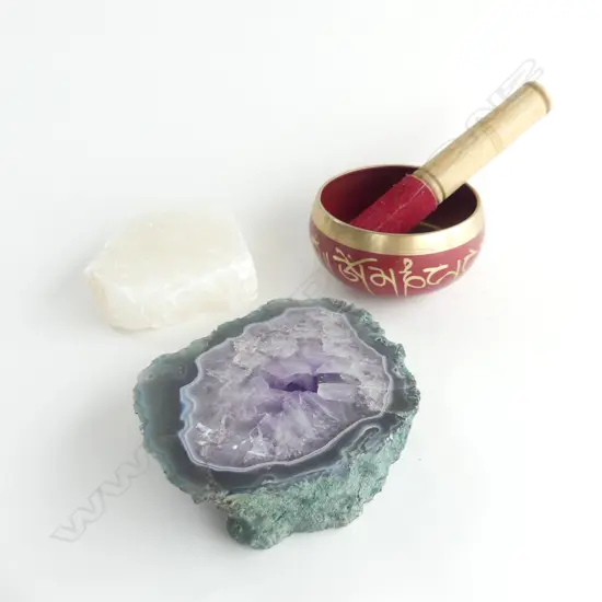 AMETHYST & QUARTZ STONES + RED BRASS SINGING BOWL 115mm dia