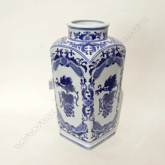 LGE B/W ORIENTAL VASE H.340mm