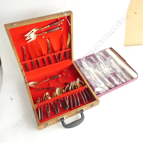 WODDEN CASED WOODEN HANDLED & BRASS 29 PC CUTLERY SET & GROSVERNOR SILVER PLATE 12 PC - FISH SET - BOXED