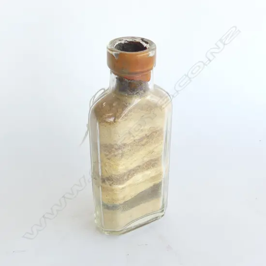 GLASS BOTTLE OF KAURI GUM 'HAIR' & FINE GROUND PIECES H.170mm