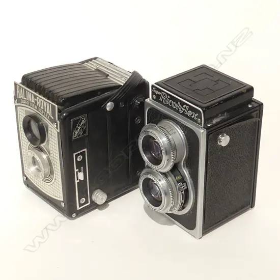 2 TWIN REFLEX CAMERAS. RICOHFLEX AND HALINA-ROYAL