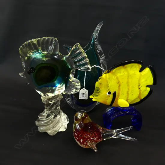 4 PCES ART GLASS; 2 FISH, VASE H.270mm & SPARROW