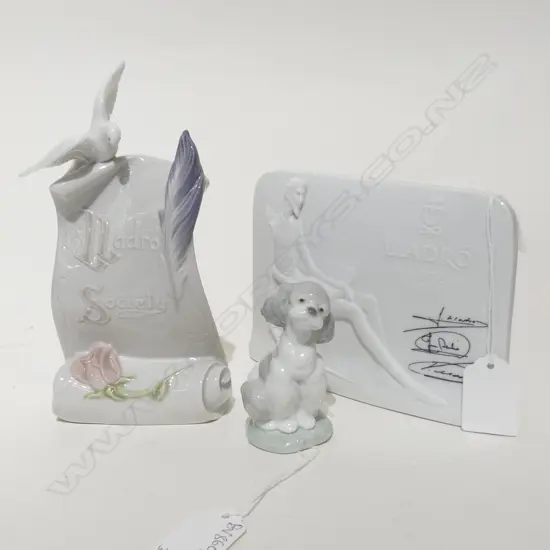 2 LLADRO COLLECTORS SOCIETY PLAQUES W.155mm+ DOG 'A FRIEND FOR LIFE' H.75mm