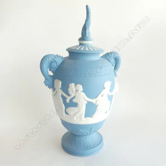 LG BLUE & WHITE JASPERWARE URN; FISH HANDLES & RELIEF OF DANCING GIRLS AROUND SIDES H515MM ETCHED BASE 'RON MOLD 1978'