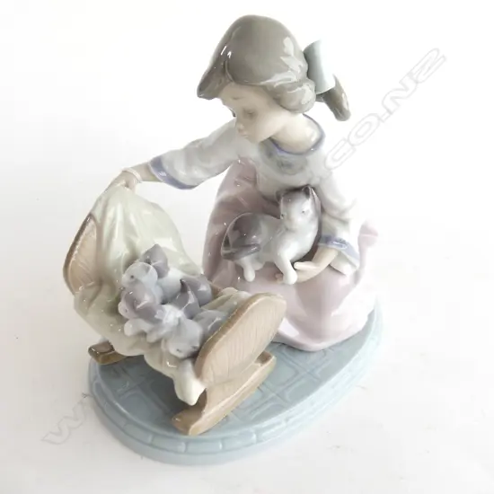 LLADRO 'A CRADLE OF KITTENS' AS NEW w. BOX H.160mm