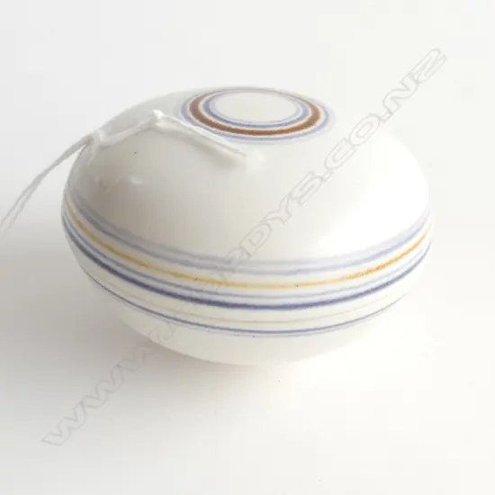 NZ STUDIO POTTERY FINE BLUE STRIPED GLAZED LIDDED BOX, W.90mm, AK20880