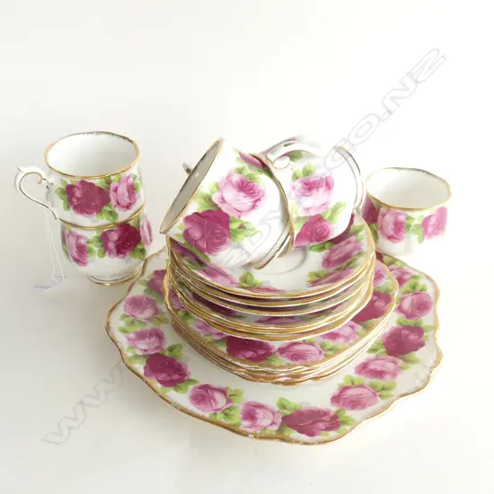 RA OER TEASET 5CUPS 6SAUCERS  6 PLATES & SANDWICH PLATE