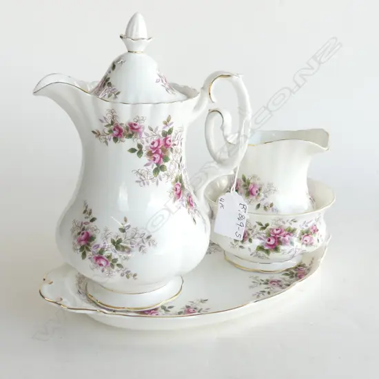 ROYAL ALBERT LAVENDER ROSE COFFEE POT, MILK JUG, SUGAR BOWL & OVAL PLATE (L 255MM)