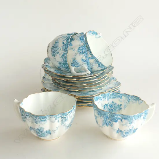 VINTAGE DAINTY SHAPE BLUE & WHITE PART TEA SET; 5 TRIOS + SAUCER & PLATE - 689 MARK TO BASES