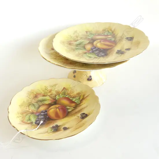 3 AYNSLEY ORCHARD GOLD PCS, 2 PLATES (DIA 212, 265MM) + FOOTED CAKE STAND (DIA 260MM)