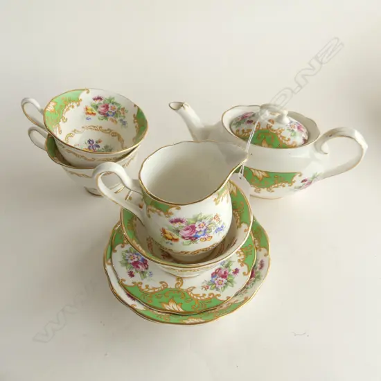 8 PCE ROYAL ALBERT ALBANY GREEN TEA SET; TEAPOT, 2 C/S, MILK, SUGAR & DISH