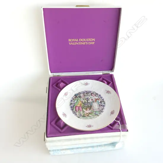 4 BOXED ROYAL DOULTON VALENTINES DAY PLATES 