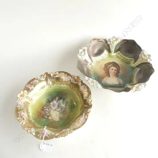 2 VINTAGE GERMAN BOWLS WITH PORTRAIT TO CENTRE & FLORAL RIMS (DIA. 272, 235MM) 