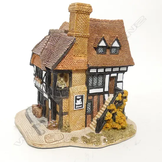 LILLIPUT LANE 'SWAN INN' H.125mmm