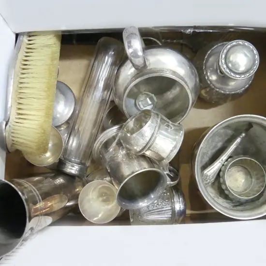 BOX LOT ASST. SILVER PLATE INCL. 2 STG NAPKIN RINGS, ART NOUVEAU BRUSH & STG INKWELL 