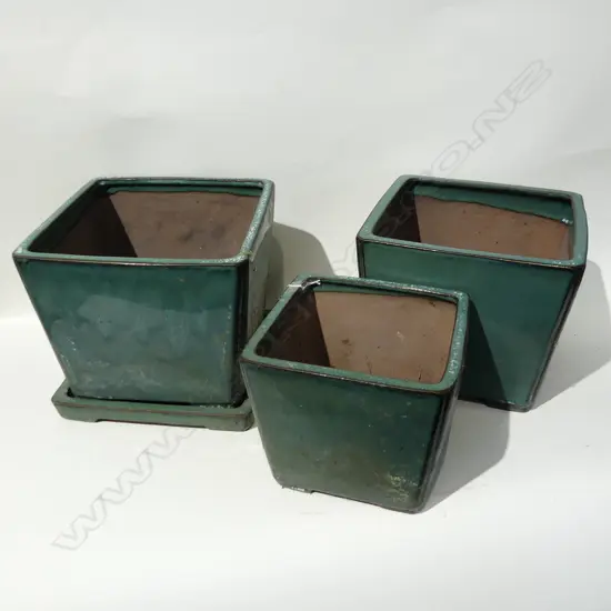 3 GRADUATED GREEN POTTERY SQ PLANTER POTS 160X140MM & 2X 200 X 170MM + 1 SAUCER 