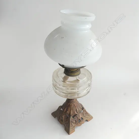 ANTIQUE KEROSENE LAMP H.440mm