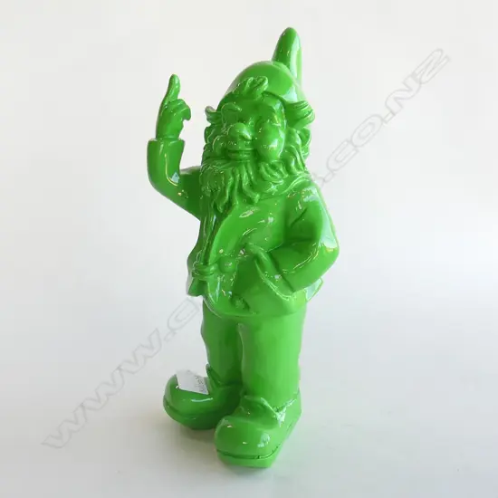 GREEN RESIN GNOME GIVING THE FINGER H.310mm