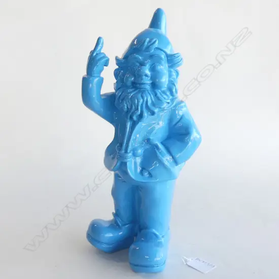 BLUE RESIN GNOME GIVING THE FINGER H.310mm