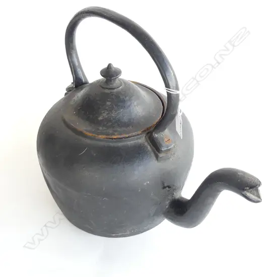 VERY LG, HEAVY CAST IRON KETTLE, 12KGS L. 370MM