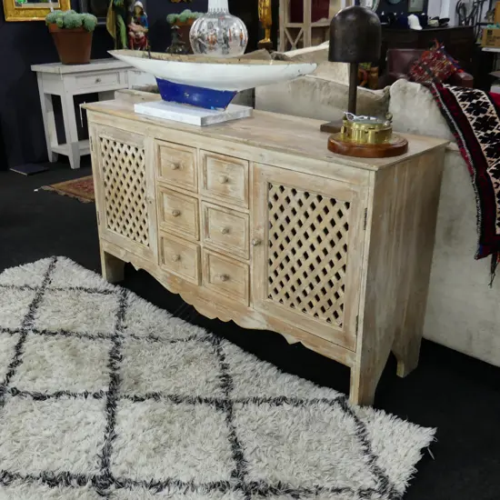 WHITE WASHED CONSOLE TABLE w. 6 SML CENTRAL DRAWERS & 2 CUPBOARDS (handle missing) 1520x435x870mm