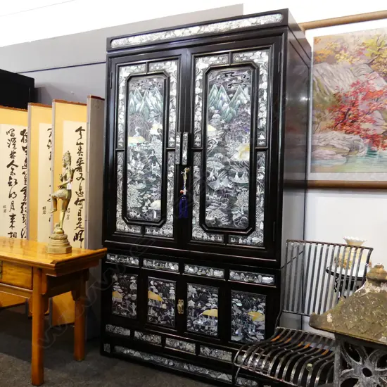 LGE ORIENTAL BLACK LACQUER WARDROBE w. MoP DECORATION 1150x630x2020mm