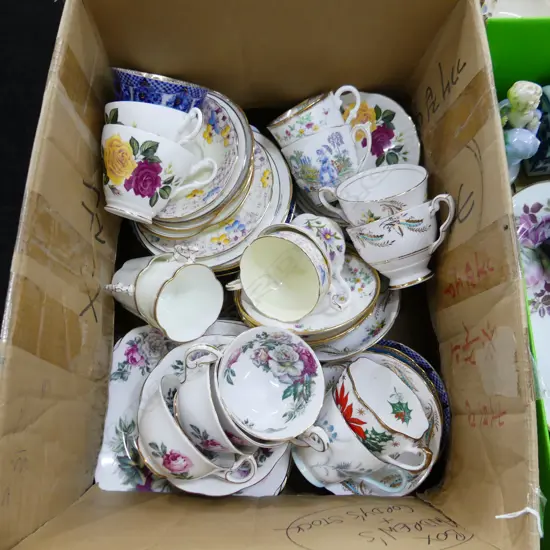 BOX LOT PART ROYAL STANDARD TEASET & MIXED CSPS