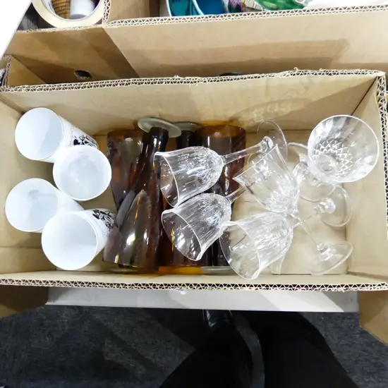 BOX ASST GLASSES; 6 CRYSTAL WINE, 4 MILK GLASS & 4 TALL AMBER FOOTED GLASSES 