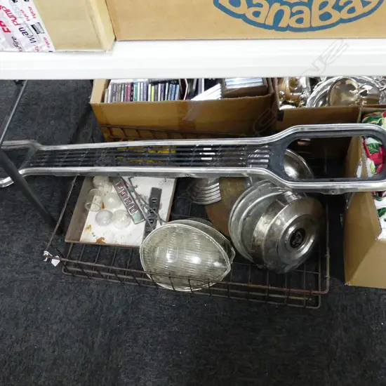 WIRE CRATE OF VINTAGE CAR PARTS, HUB CAPS, FENDER ETC..