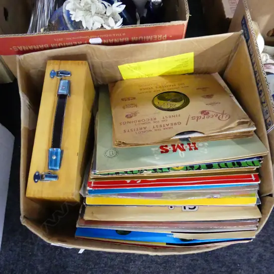 BOX OLD VINYL RECORDS & BOXED PETANQUE SET