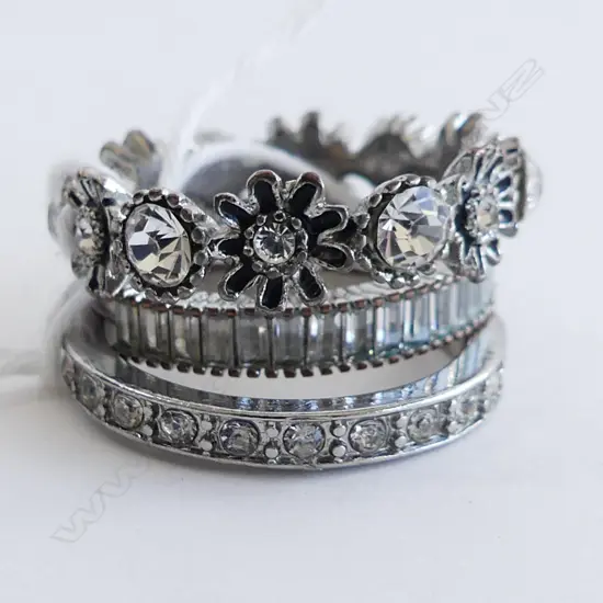 3 COSTUME JEWELLERY DRESS RINGS  