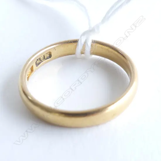 22CT GOLD WEDDER  4.24gm  SIZE O