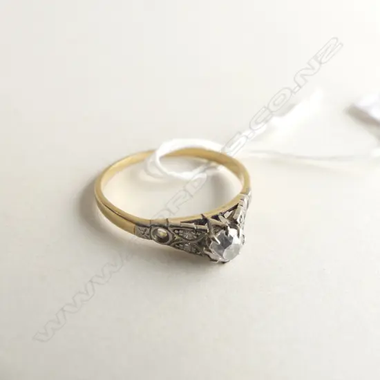 18CT YELLOW GOLD & DIAMOND RING 3.3GMS 2 SHOULDER STONES MISSING