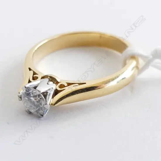 18CT& PLATINUM DIAMOND SOLITAIRE  4.6 GRAMS SIZE M 1/2