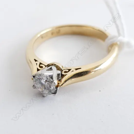 18CT& PLATINUM DIAMOND SOLITAIRE RING 4.6 GRAMS