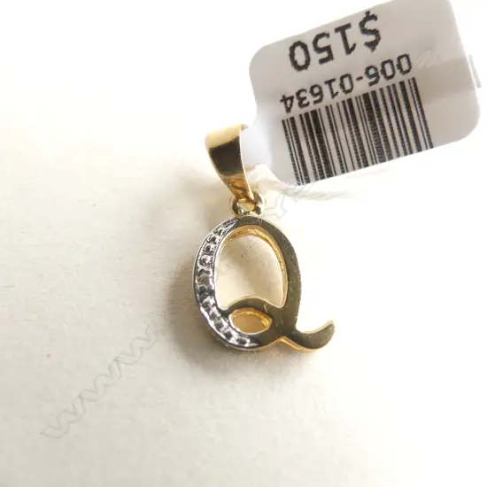 9CT YELLOW GOLD & DIAMOND  'Q' PENDANT 0.5GMS