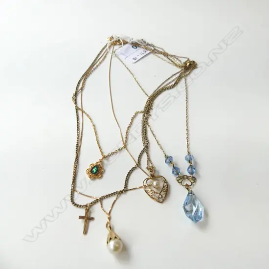 ASSTD FINE CHAINS AND PENDANTS 10CT/9CT/PLATED