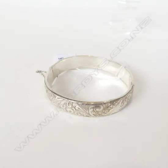 VINTAGE SILVER PATTERNED BANGLE 20gm